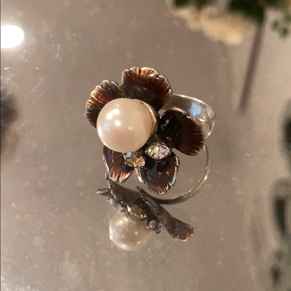 pearl and rhinestone flower ring - Picture 1 of 3